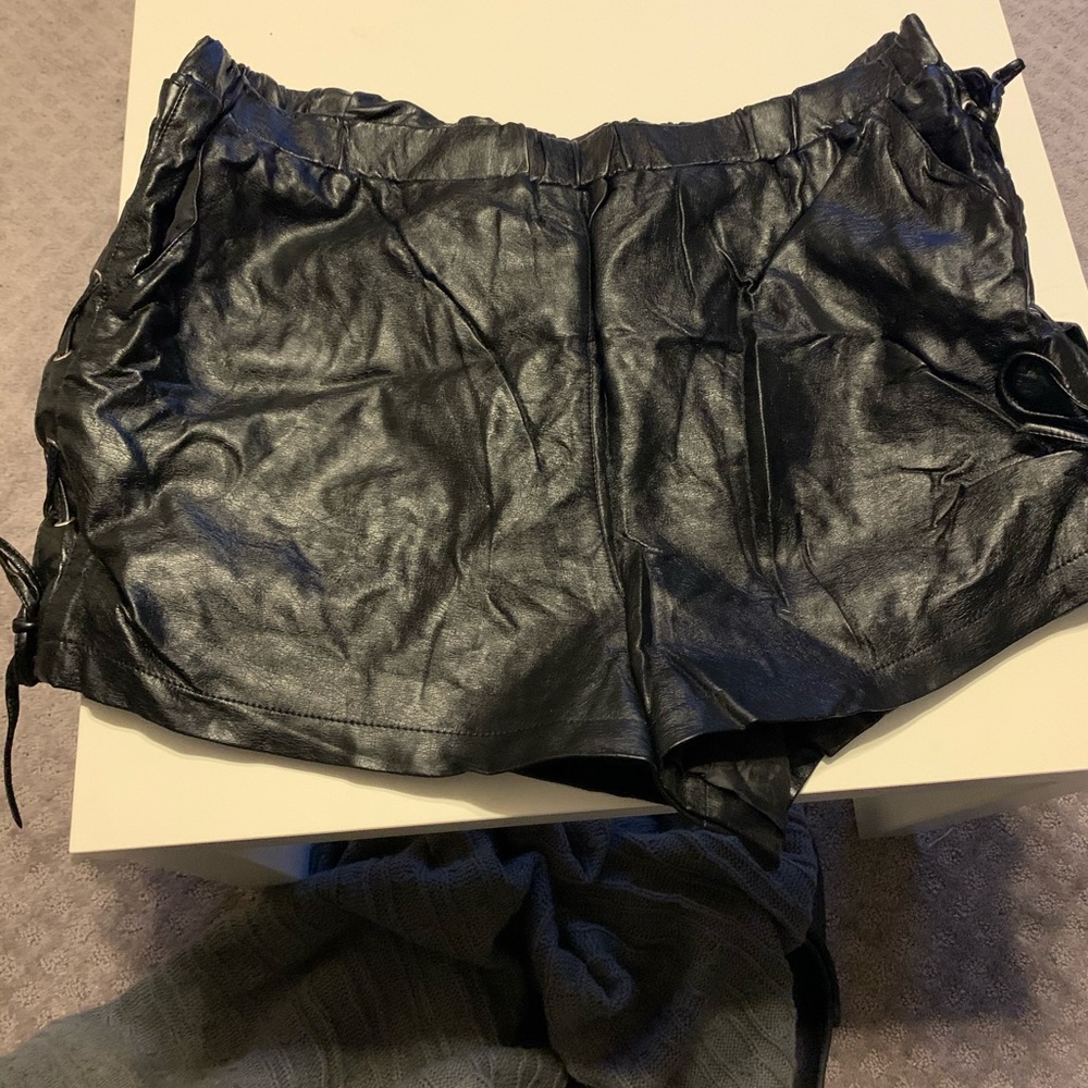 FOREVER 21 PLUS SHORTS